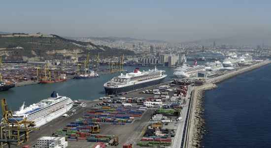 El Puerto de Barcelona recibe  7 cruceros con un total de 27.200 pasajeros